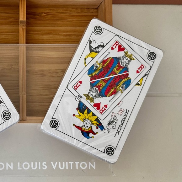 LOUIS VUITTON FONDATION PARIS PLAYING CARDS SEALED - Picture 2 of 3